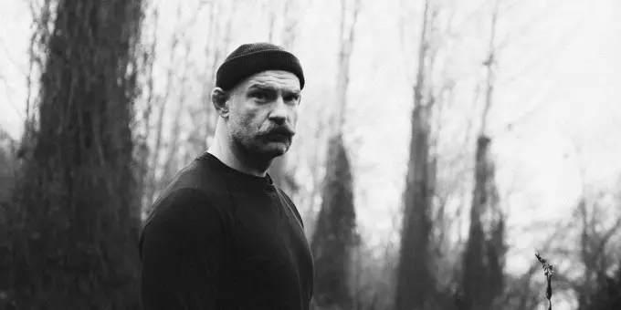 The Devil's Trade, Den Der Hale (SE)