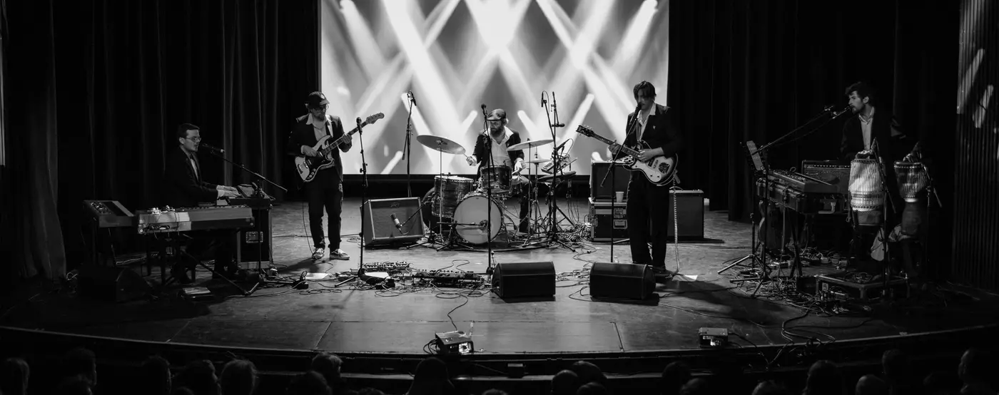 The Qualitons - Őszi nagykoncert, Eskimo Lunettes koncert Budapesten (A38 Hajó)