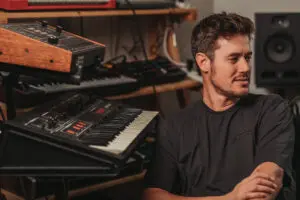 AkvaWaves pres.: OMRI SMADAR (LIVE)