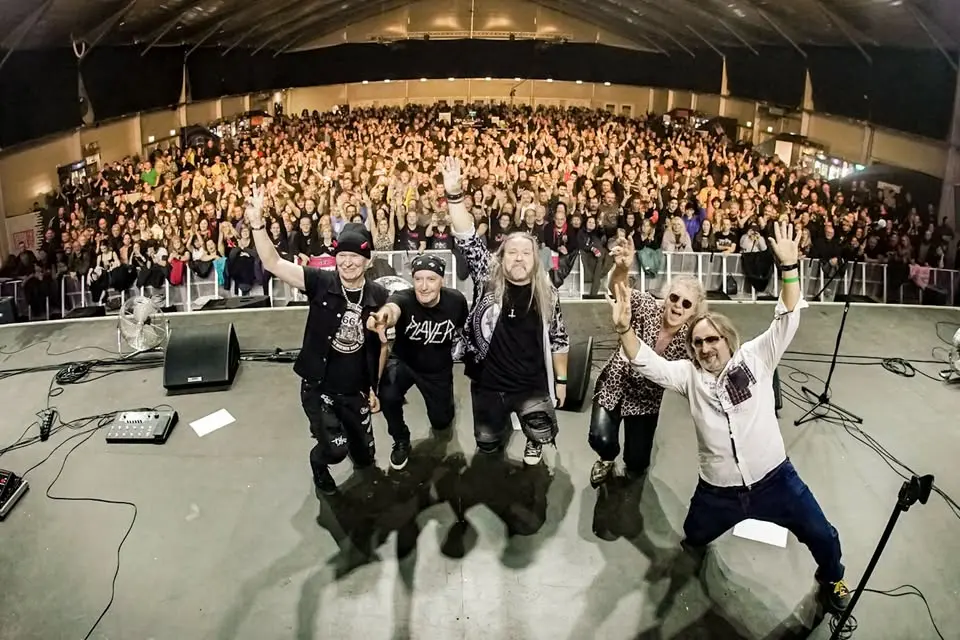 ZÁRTOSZTÁLY koncert. Vendégzenekar: Absolute Zero