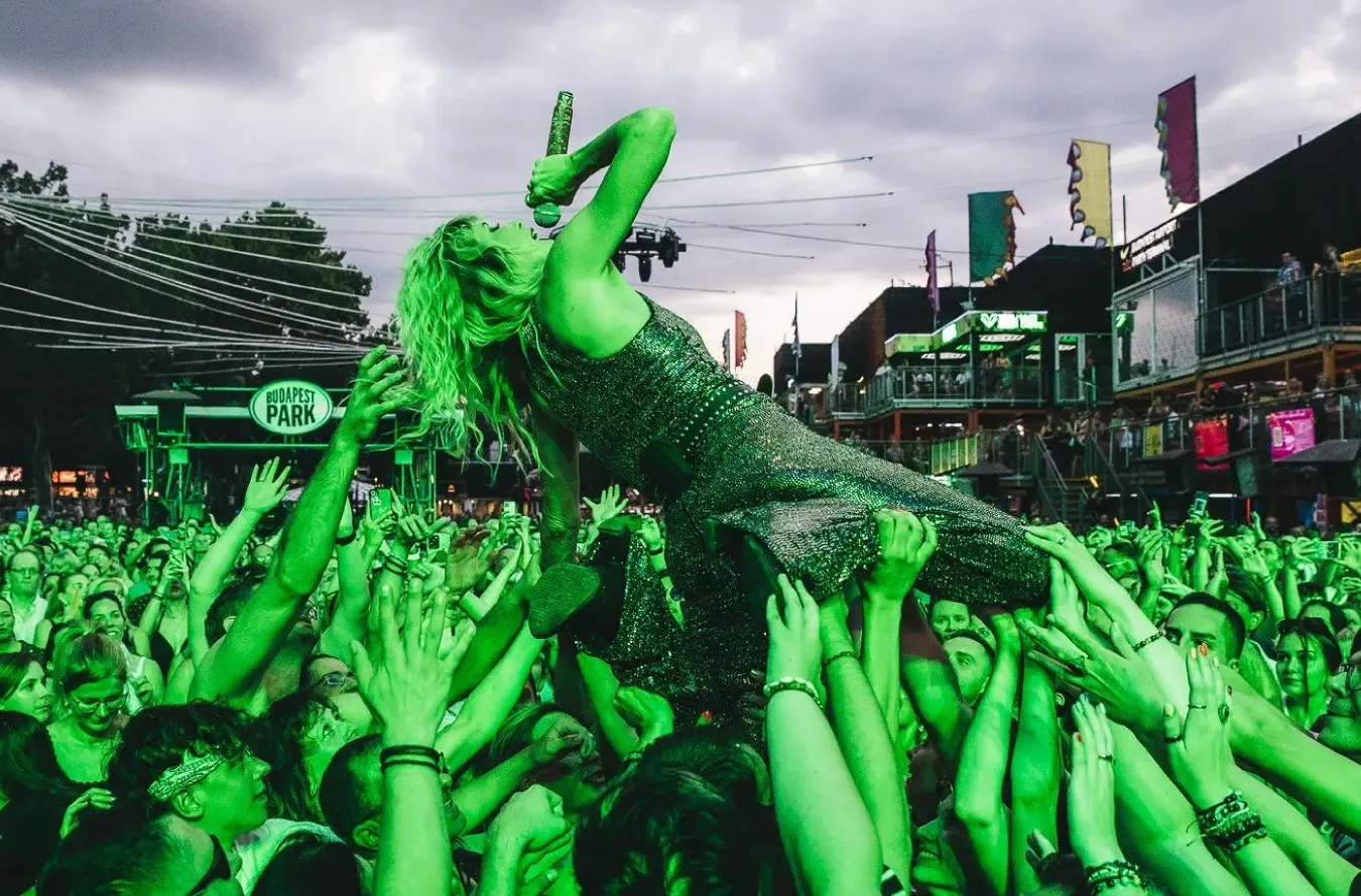 Péterfy Bori & Love Band