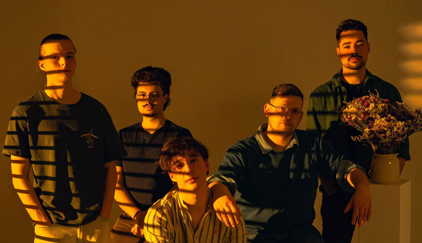 zuzmo, vendég: ShoeS