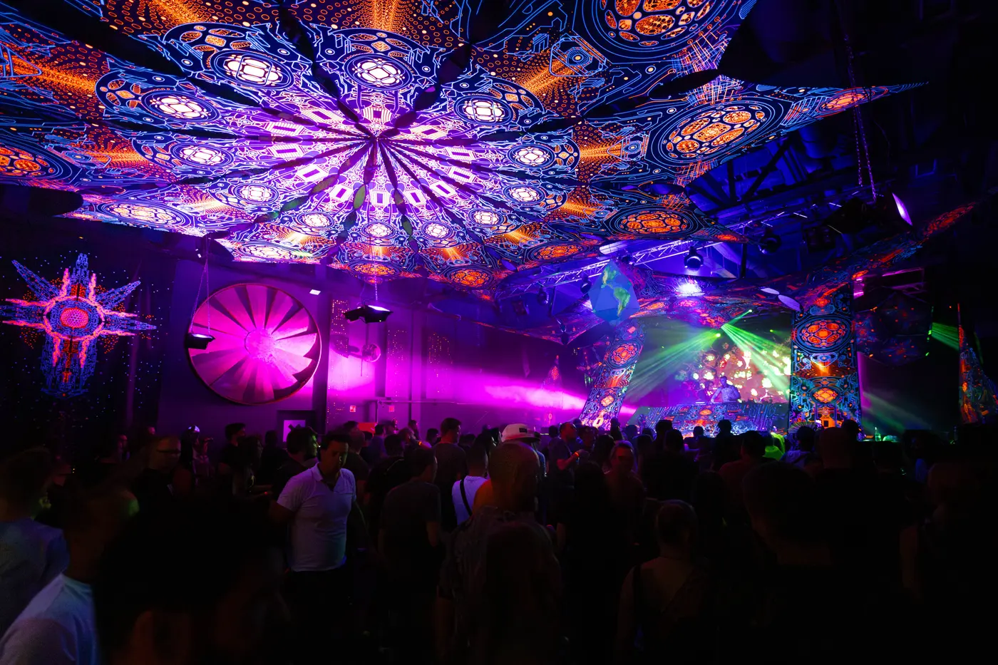 Dürer Kertnyitás: Night Shift // Mindbenderz, Botond, Danger vs Beyond, Oleg koncert Budapesten (Dürer Kert)