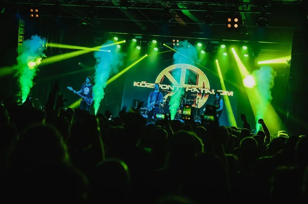 Központi Hatalom - Búcsú turné - DUPLA Budapest, vendég: Nefogazz! koncert Budapesten (Dürer Kert)