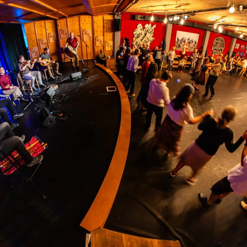 Berka Együttes moldvai táncháza koncert Budapesten (Fonó Budai Zeneház)