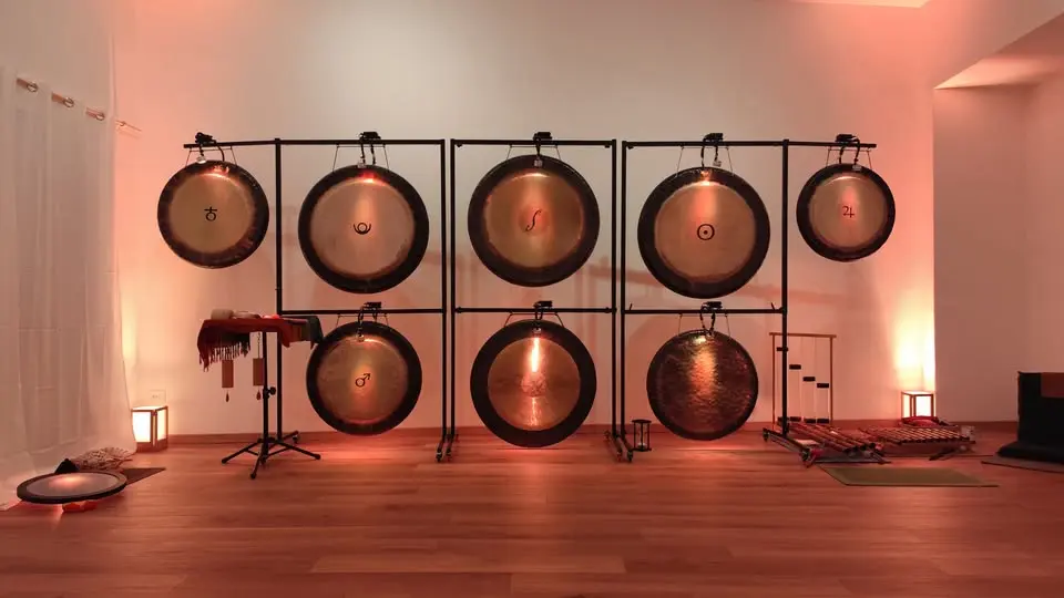 GONG bath: sound meditation experience in Budapest koncert Budapesten (Három Holló)