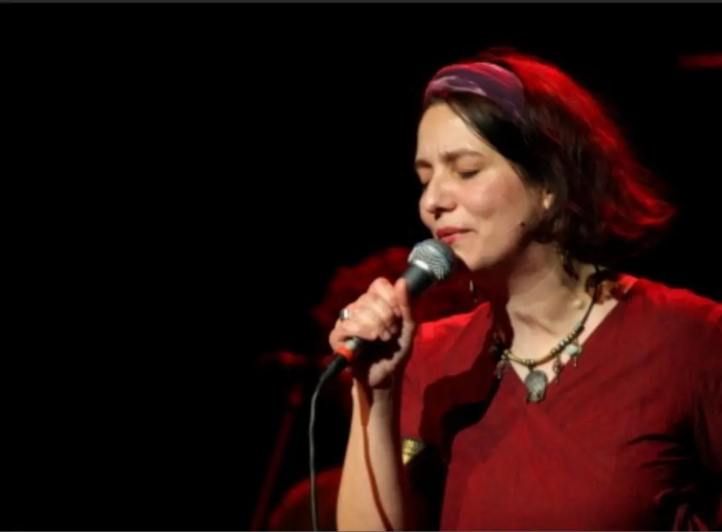 Kampec Dolores // zene&tánc minden mennyiségben