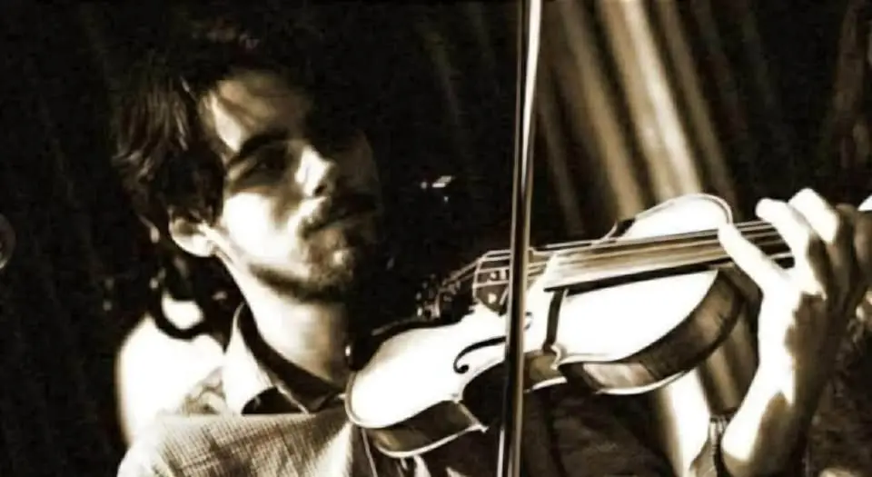 Biszak Bence és barátai 🎻 Táncház koncert Budapesten (Hunnia Bisztró)