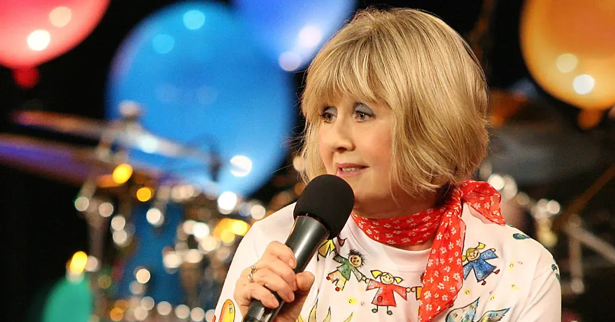 „Csiribiri” – Halász Judit előadása koncert Budapesten (Kobuci Kert)