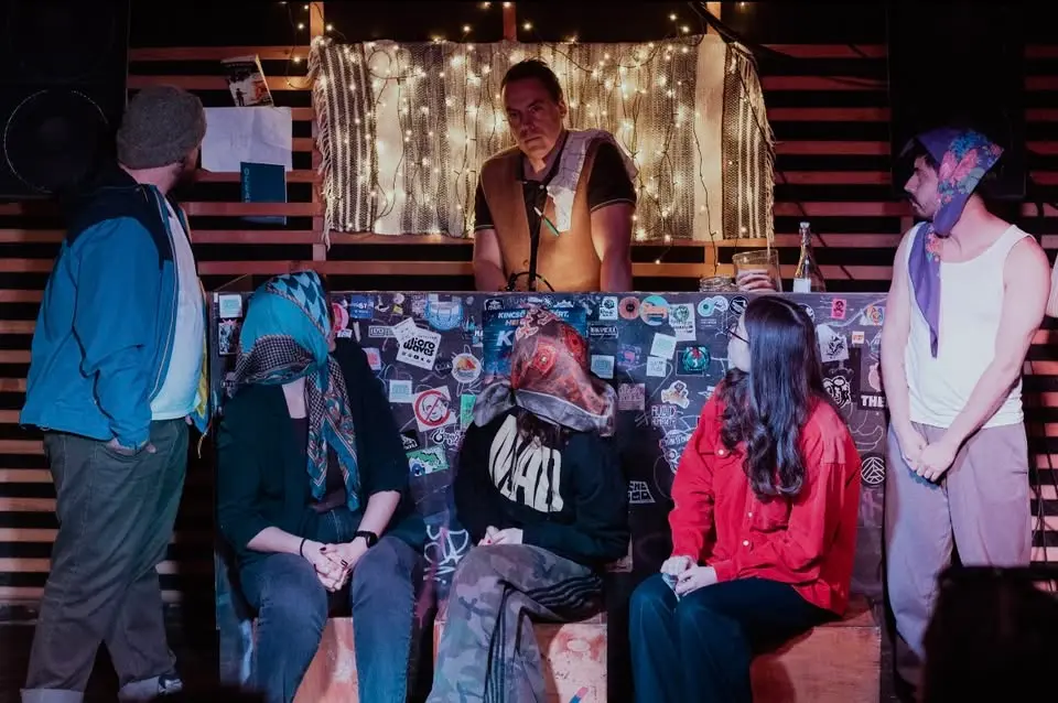 KIKERÜLHETETLEN // Hosszúlépő közösségi színházi előadás koncert Budapesten (Manyi-Kulturális Műhely)