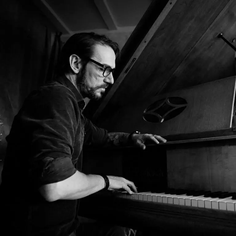 Dennis Korn zongorakoncert koncert Budapesten (MOMkult)