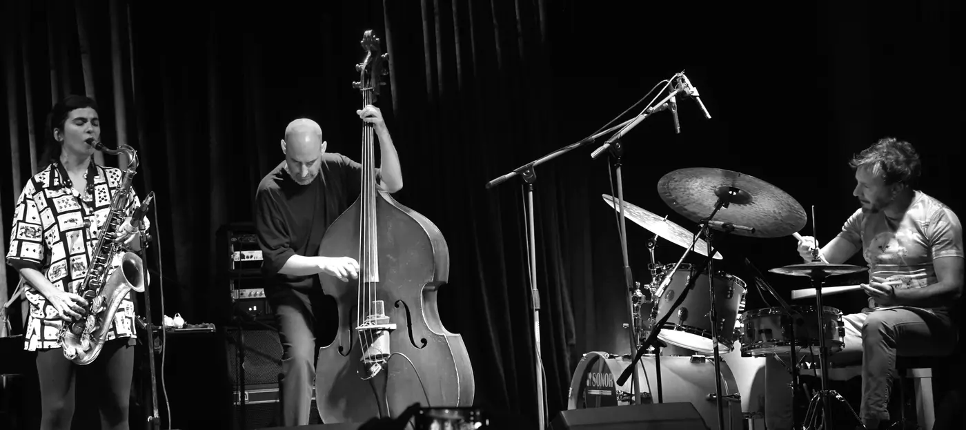 Nebbia – Almeida – Darrifourcq: Hypomaniac (AR/PT/FR) koncert Budapesten (Opus Jazz Club)