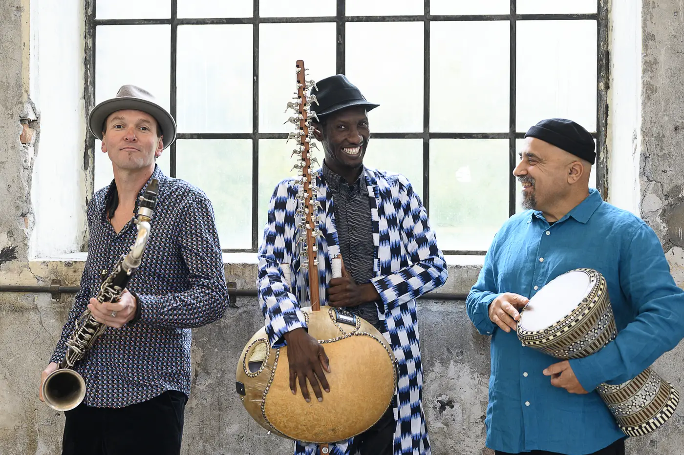 JMO | Jan Galega Brönnimann – Moussa Cissokho – Omri Hason (CH/SN/IL) koncert Budapesten (Opus Jazz Club)