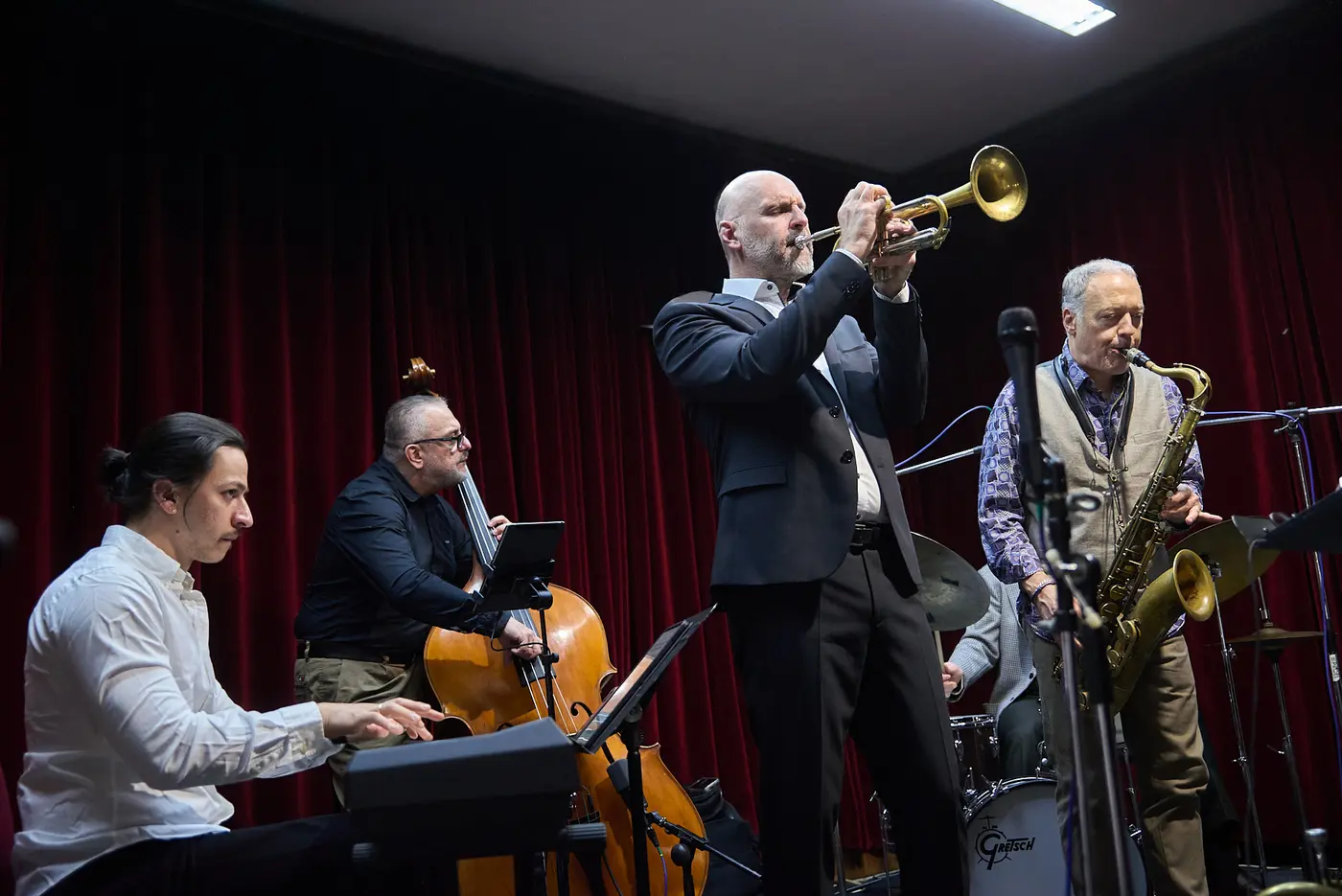 Miles Davis 100 Tribute | Fekete-Kovács – Middleton – Oláh – Barcza Horváth – Éles (HU/US) koncert Budapesten (Opus Jazz Club)