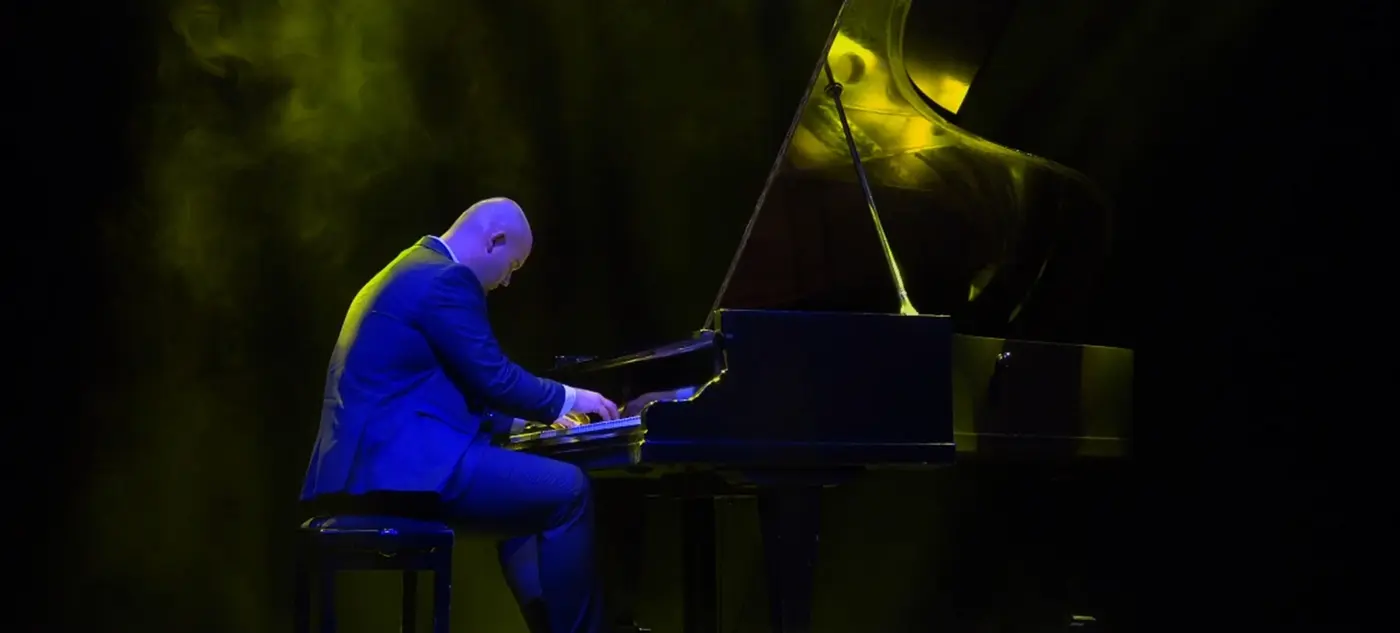 Bóna Márton zongoraművész lemezbemutató koncertje, vendég: Zeffer András előadóművész koncert Budapesten (Vigadó)