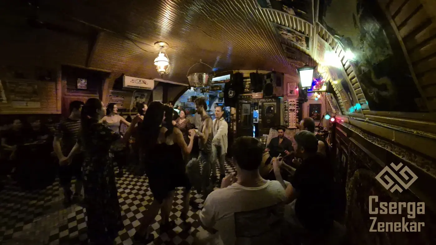 Moldvai táncház a Cserga zenekarral