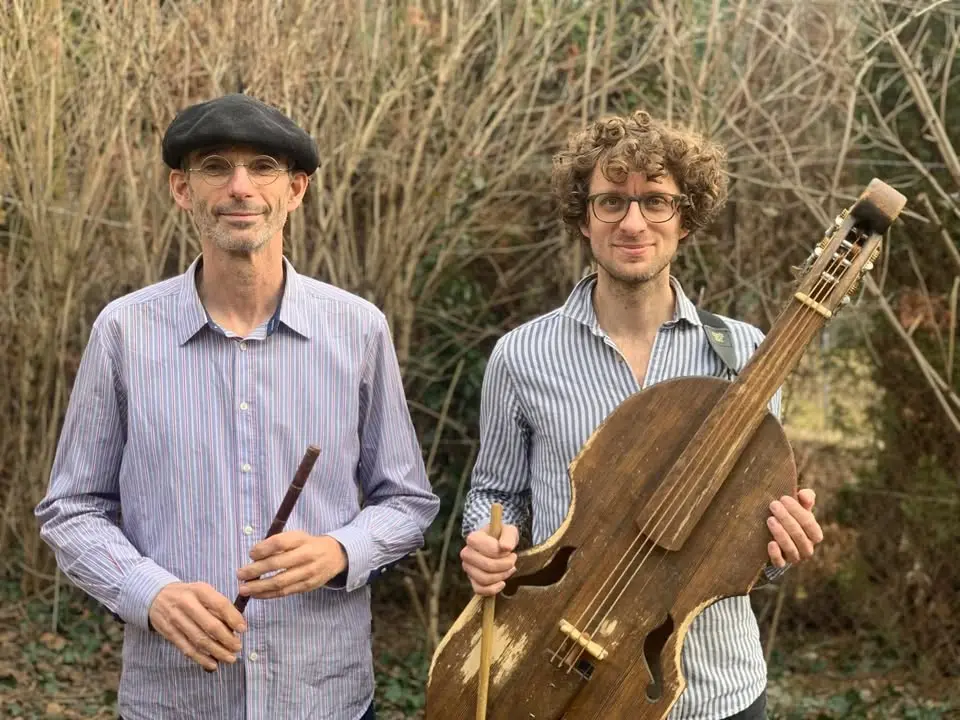 Pénteki folkkocsma Kerényi Robival és Gyárfás Attilával koncert Budapesten (Zsír)